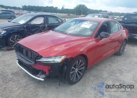 2022 Volvo S60 B5 Inscription/B5 Momentum из США, поврежденный, VIN 7JRL12FZXNG189851